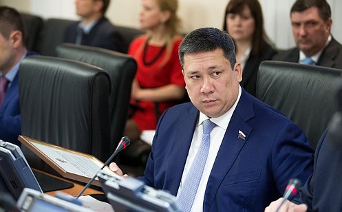 В. Полетаев принял участие в заседании парламента Республики Алтай