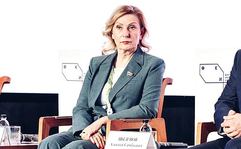 http://council.gov.ru/media/photos/large/oVcKgwEmvfZzwlz4Rm2DnJ6uN73LlNIX.jpg