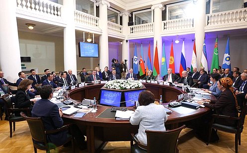 http://council.gov.ru/media/photos/large/pmjrUQAzDyJDl6IAD2RX1F89syrciJzH.jpg