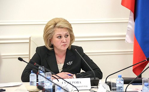 Л. Гумерова: В современных условиях следует усилить координацию научных исследований в медицинской сфере