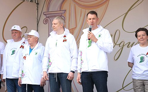 http://council.gov.ru/media/photos/large/qfANaLhQIXp5x1GsUlfRxgdKsgpv3Vo7.jpg