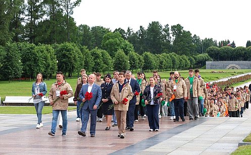 http://council.gov.ru/media/photos/large/sjmL7ga3NkXKr1eejIPbBADQAAwrvAfE.jpg