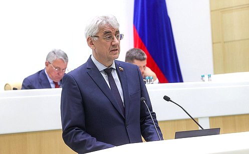 http://council.gov.ru/media/photos/large/tlpE74RATLNV07q64u24z0yZ6k5YtkpJ.jpg