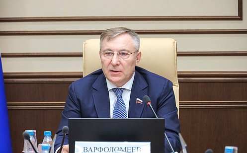 http://council.gov.ru/media/photos/large/v9AjRkrASVSWGYzuefSkNPa1mcs5Lz3C.jpg