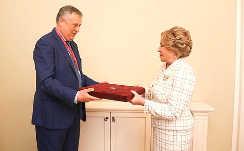 В. Матвиенко провела встречу с губернатором Ленинградской области А. Дрозденко