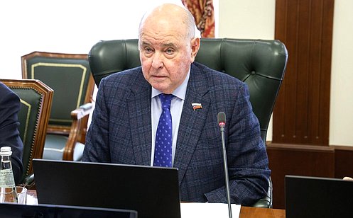 http://council.gov.ru/media/photos/large/wuUFf5Cvk5VAys6DFkHGg3uA84SNqlty.jpg