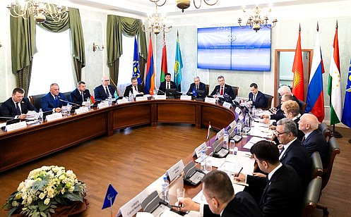 http://council.gov.ru/media/photos/large/xnLtXpkuDPIanE65F57VnMxCQ6DP1gwD.jpg
