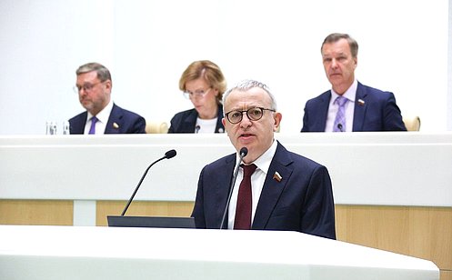 http://council.gov.ru/media/photos/large/zdAR7c4EEue96jbnuPwPGgZhloDoUuNV.jpg