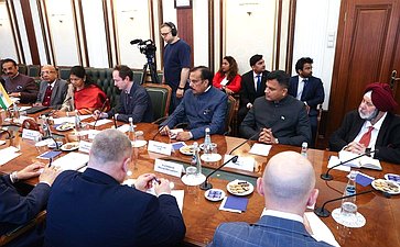 Встреча первого заместителя председателя Комитета СФ по международным делам Андрея Денисова с делегацией Республики Индии во главе с членом Народной палаты парламента Каниможи Карунанидхи