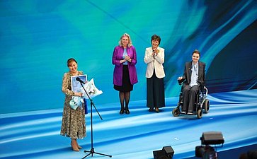 XXVIII Петербургский международный экономический форум (ПМЭФ’25). Показ международного конкурса адаптивной моды «На крыльях»