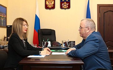 Татьяна Сахарова в рамках региональной недели провела рабочую встречу с главой областной Думы Сергеем Дубовым