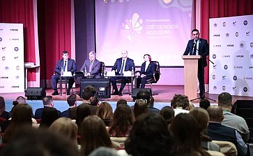 Айрат Гибатдинов вместе с губернатором региона Алексеем Русских принял участие в Молодёжном форуме «Слёт сельской молодёжи» в Ульяновском аграрном университете