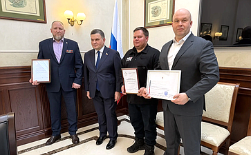 Сергей Перминов вручил землякам награды СФ в ходе работы в Ленинградской области