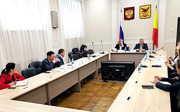 Баир Жамсуев и Сергей Михайлов в ходе работы в регионе оценили ход строительства и реконструкции социальных объектов в Чите