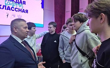 Денис Гусев провел урок профориентации для учащихся старших классов «Средней школы № 4 г. Нарьян-Мара с углубленным изучением отдельных предметов»