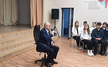 Олег Цепкин в ходе региональной поездки побывал в школе №109