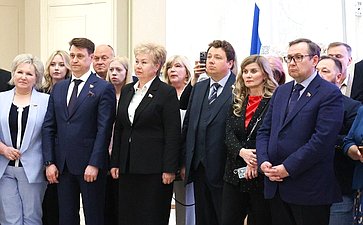 Лилия Гумерова и Дмитрий Василенко открыли в верхней палате выставку детского рисунка «Жизнь, делённая на граммы»