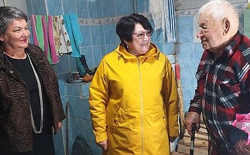 В рамках региональной недели Людмила Талабаева встретилась с ветеранами, обсудила поддержку участников СВО и вручила благодарности активистам