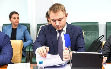 Круглый стол Комитета Совета Федерации по социальной политике совместно с Комитетом Совета Федерации по экономической политике «Создание в России федеральных круглогодичных курортов: реализация федерального проекта «Пять морей и озеро Байкал»»