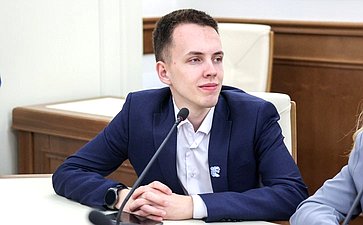 Встреча Натальи Мельниковой с активистами молодежного землячества Псковской области