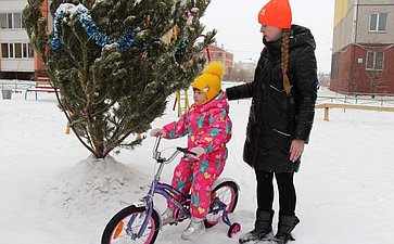 Елена Перминова в рамках всероссийской благотворительной акции «Ёлка желаний» исполнила мечту пятилетней девочки
