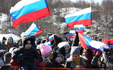 Татьяна Сахарова в рамках рабочей поездки в регион в Североморске приняла участие в концерте-митинге «Za Мир без нацизма!» в поддержку российской армии