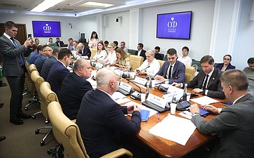 Заседание секции «Цифровая промышленность» «Обеспечение технологической независимости критической информационной инфраструктуры промышленности: переход на доверенные программно-аппаратные комплексы»