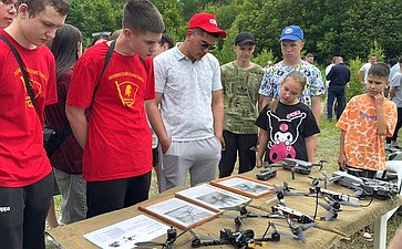 Айрат Гибатдинов в преддверии Дня защиты детей провел занятие в рамках проекта «Школа защитников Родины»