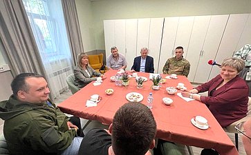 Анатолий Артамонов в рамках рабочей поездки в регион встретился с ветеранами специальной военной операции