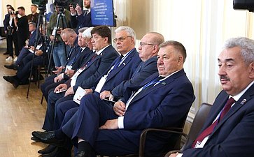 Встреча Председателя СФ Валентины Матвиенко и Председателя Совета Республики Национального собрания Республики Беларусь Натальи Кочановой с руководителями органов государственной власти субъектов Российской Федерации и регионов Республики Беларусь
