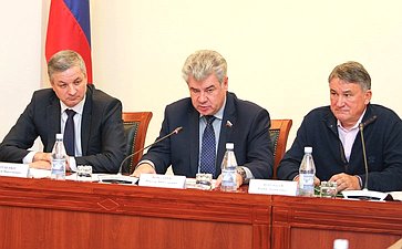 В. Бондарев встретился с участниками Дискуссионного клуба в Вологде
