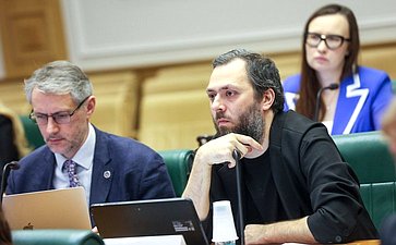 Круглый стол на тему «Интеллектуальная собственность в материальном выражении: мода, промышленный дизайн, архитектура»