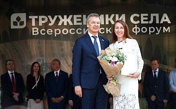 На Тверской площади в Москве в рамках мероприятий Второго форума тружеников села состоялось торжественное награждение победителей четвертого Национального органического конкурса