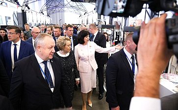 Посещение выставки достижений народного хозяйства регионов России и Беларуси
