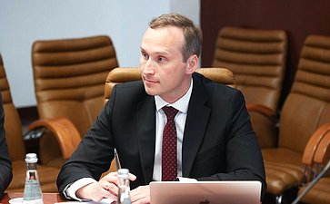 Заседание секции «Искусственный интеллект» на тему «Международный опыт регулирования технологий искусственного интеллекта: актуальные аспекты выбора вектора для России»