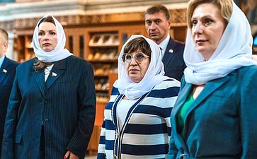 В рамках выездного заседания Комиссии СФ по развитию креативных (творческих) индустрий и народных художественных промыслов в России сенаторы посетили культурно-просветительные и социальные объекты