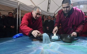 Баир Жамсуев принял участие в церемонии разбора песочной Мандалы Будды Медицины