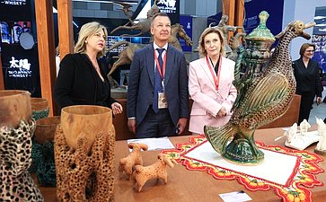 ПМЭФ’25. Подписание соглашений между Комиссией СФ по развитию креативных (творческих) индустрий и народных художественных промыслов в РФ, а также Советом по социальным инновациям СФ и Фондом содействия социальному развитию «Инносоциум»