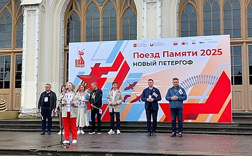Участники проекта «Поезд Памяти» посетили Петергоф