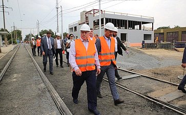 Андрей Яцкин в рамках рабочей поездки в регион осмотрел ход строительства депо и трамвайных путей в Таганроге