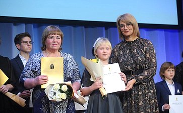 Наталия Косихина приняла участие в торжественной церемонии вручения свидетельств о назначении губернаторских стипендий одарённым детям