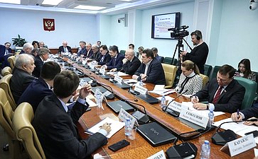 Круглый стол на тему «Информационная политика России в условиях международных кризисов: сдвиги в общественных настроениях и новые возможности»