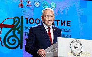 Сахамин Афанасьев выступил на открытии торжественного собрания, посвященного 100-летию Первого Всеякутского съезда трудящихся женщин