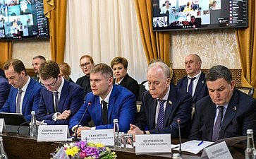 Вячеслав Тимченко провел расширенное заседание по вопросам контрольно-надзорной деятельности в Республике Хакасия