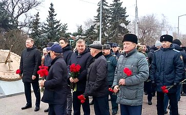 Сергей Рябухин принял участие в торжественном возложении цветов к мемориалу «Вечный огонь», посвященном Дню памяти неизвестного солдата в городе Ульяновске