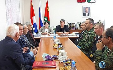 В рамках региональной недели Людмила Талабаева встретилась с ветеранами, обсудила поддержку участников СВО и вручила благодарности активистам