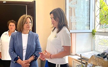 Марина Сидухина посетила добровольческое волонтерское движение «Всё для Фронта! Всё для Победы!» в Новокуйбышевске