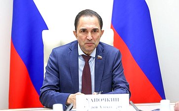 А. Хапочкин провел совещание по повышению транспортной доступности Сахалинской области