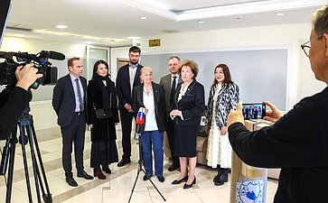 Торжественное открытие выставки Народного художника РФ Людмилы Юга «Нить времен. Подвиг Победы»