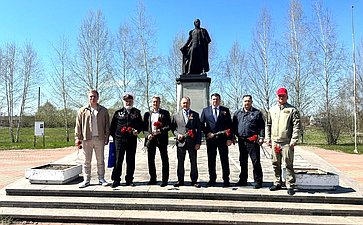 Игорь Мурог продолжил проект по высадке деревьев в честь знаменитых земляков на родине адмирала Головнина